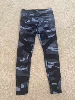 Violate the Dresscode Gray/Black Camo Leggings